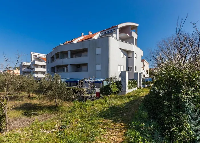 Peter Villa Spalldi Puntamika Exclusive W. Garage